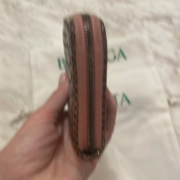 EUC Bottega Venetta Python zipper wallet with COA - Picture 5 of 10